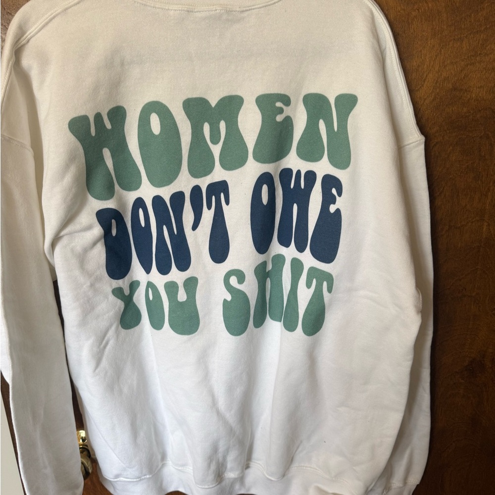 Gildan Women's White and Blue Graphic Sweater